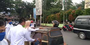 Bukti Nyata Pengabdian Kepada Masyarakat, Gerindra Bagi Ratusan Paket Takzil   