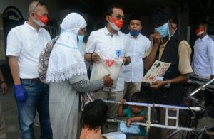 Pasutri Pemulung Teteskan Air Mata Saat Bertemu Pimpinan Komisi VII DPR-RI Gus Irawan Pasaribu