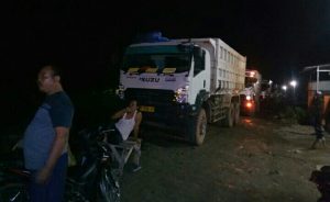 Supir Mabuk, Truck Angkutan Material Jalan Tol di Berhentikan Warga Desa Tanah Merah