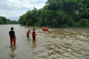 Nyuci di Sungai, Warga Pasar Gunungtua, Padanglawas Utara, Hilang