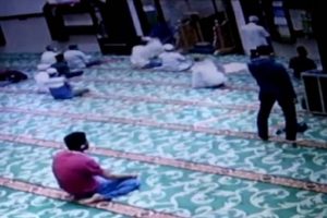 Pelaku Penikaman Imam Masjid Diamankan, Pisau Malah Bengkok
