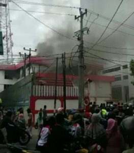 Gedung Telkomsel Terbakar, Warga Keluhkan Hilangnya Jaringan