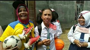 Berdandan Minor, Cara Kaum Ibu di Angkola Muara Tais, Tapsel, Rayakan HUT RI Ke-75