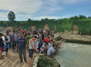 Mayat Bocah Laki-Laki Ditemukan Tersangkut Diantara Tumpukan Sampah di Sungai