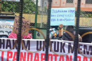 Aksi Simpatik Warga di PN Padangsidimpuan Jelang Vonis Mati 2 Orang Terdakwa Kasus Narkoba