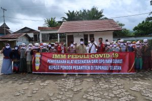 Peduli Santri, IMM Sumut Bagikan Ribuan Alkes Covid-19