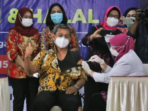 Sekda Orang Pertama Divaksin Covid-19 Di Medan