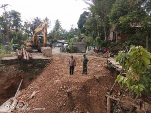 Akibat Longsor dan Jembatan Putus, Jalan Sosopan di Palas Sulit Dilewati