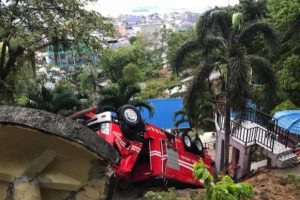 Gagal Parkir di Tanjakan, Mobil dan Sopir Damkar Sibolga Jatuh ke Jurang