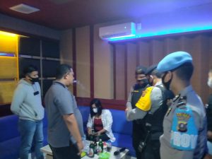 Cafe R & A, Warung Santai Hingga Trend Dirazia Polisi