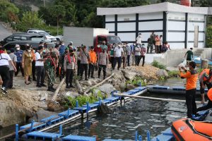 Kapolda Sumut Tinjau Penertiban 49 Keramba Jaring Apung  di Danau Toba