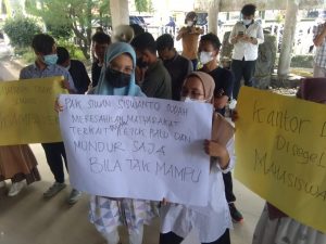 Demo di Kantor DPRD Sidimpuan, Mahasiswa Teriakkan Siwan Siswanto  Meresahkan  Masyarakat