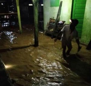 Pantau Pergerakan Air Sungai, Warga Sihepeng Madina Buka Posko