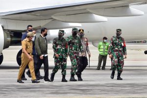 Tiba di Bandara Kualanamu, Presiden Jokowi Disambut Gubernur Edy Rahmayadi