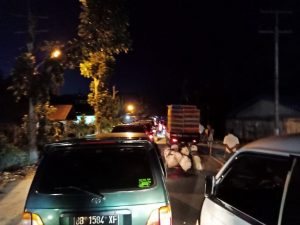 Antri isi BBM, Ratusan Kendaraan Terjebak Macet di Padangmatinggi dan Pijorkoling Padangsidimpuan