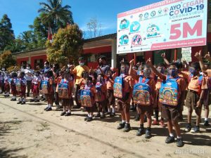 Motivasi Siswa Ikuti PTM di Masa Pandemi, PT STP Bagikan Masker dan Tas Sekolah