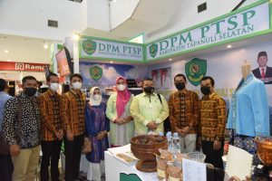 Batik Batangtoru Hingga Tenun Khas Sipirok Dipamerkan Diajang Gebyar Produksi Unggulan Daerah di Sumbar