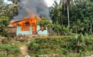 Ditinggal Pemilik ke Kebun, Satu Rumah di Angkola Sangkunur Tapsel Terbakar