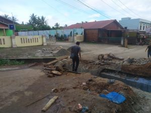 Polres Padangsidimpuan Evakuasi Dam Truck yang Jatuh di Sihoring-Koring, Sidimpuan