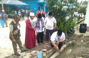 Gerimis Tak Halangi Bupati Tapsel Letakkan Batu Pertama Pembangunan Menara Masjid