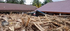 Banjir Bandang di Padanglawas, 1 Mobil Milik Ustadz Nyangkut di Bangunan Sekolah