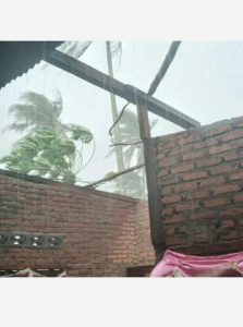 Angin Kencang  Rusak Rumah Salah Seorang Warga Sibulan-Bulan di Sidimpuan