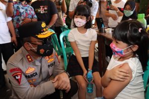 Tinjau Vaksinasi Anak Massal di Pematangsiantar, Kapolda Sumut: Ini Harus Selesai Dua Minggu