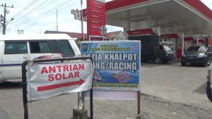 Solar Langka di Padangsidimpuan, Puluhan Kendaraan Antre