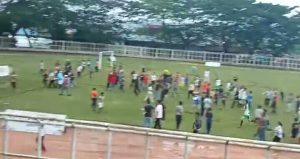 Heboh! Diduga Gegara Kelalaian Panitia,  Pertandingan Sepak Bola di Sidimpuan Ricuh