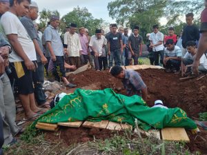 Dua Bocah Tewas di Kolam Pancing Padangsidimpuan Dimakamkan Satu Lubang Kubur