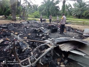 Jelang Zuhur, 1 Unit Rumah Papan di Portibi Paluta Terbakar