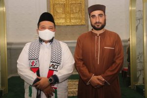 Bupati Tapsel Bersama Istri Kompak Kenakan Syal Bendera Palestina