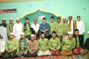 Dolly Pasaribu Bersama DMI Tapsel Salat Subuh Berjamaah di Pargarutan Dolok