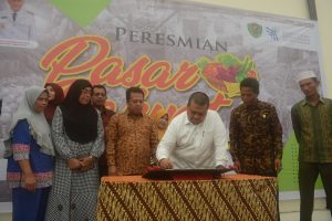 Bupati Tapsel Resmikan Pasar Rakyat Sipagimbar Senilai Rp3,6 Miliar, ini Fasilitasnya