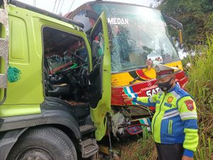 Bus Satu Nusa Laga Kambing di Madina, Sopir Luka Lecet