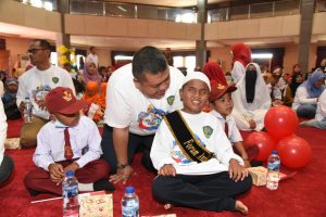 Di Hari Anak Nasional, Bupati Dolly Sengaja Undang Haris, Hafiz Alquran yang Memiliki Kelainan Fisik