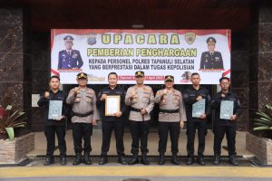 Luar Biasa! Humas Polres Tapsel Masuk Nominasi Berita Terbanyak, Kapolres Imam Zamroni Berikan Penghargaan