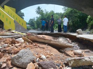 DPRD Sidimpuan Turun Ke Lokasi Pembangunan Lanjutan Dek Di Bawah Jembatan Siborang