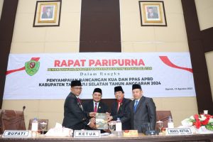 Bupati Tapsel Sampaikan Rancangan KUA PPAS TA 2024