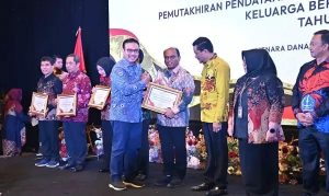 BKKBN Pusat Apresiasi Kinerja Pj Walkot Sidimpuan Letnan Dalimunthe hingga Diganjar Penghargaan Kategori Terbaik