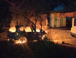 1 Unit Honda Jazz Dibakar Warga di Padanglawas Utara