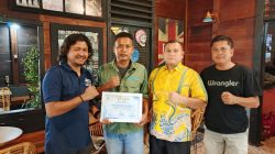 Ketua JMSI Tabagsel Serahkan Piagam Penghargaan kepada PT NSHE