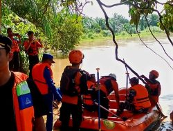 Cari Pemuda Hilang di Kampung Sawah, Natal Basarnas Sisir Sungai Batang Natal