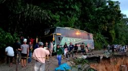 Amblas, Jalinsum Batu Jomba Tapsel Macet Total